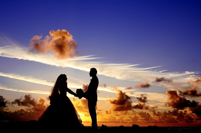 The sunset and a married couple with a clear sky